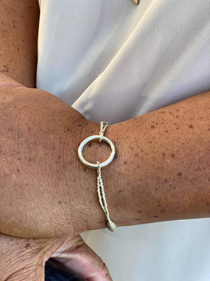 Comes in gold and silver!